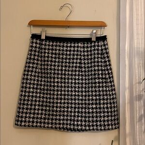 Pre-loved Zara Black and White Houndstooth Pencil Skirt